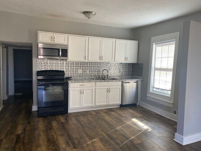 Photo - 3/2 in East Sherman!