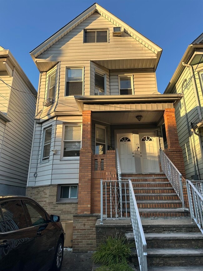 Building Photo - 79 W 52nd St Unit 2 Rental