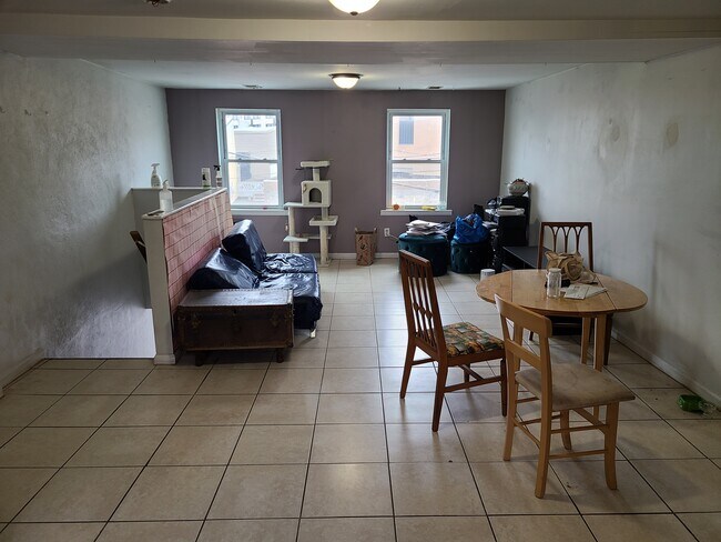 Living room - 155 W Girard Ave Unit #3