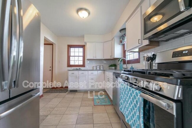 Photo - 7334 Marshall St