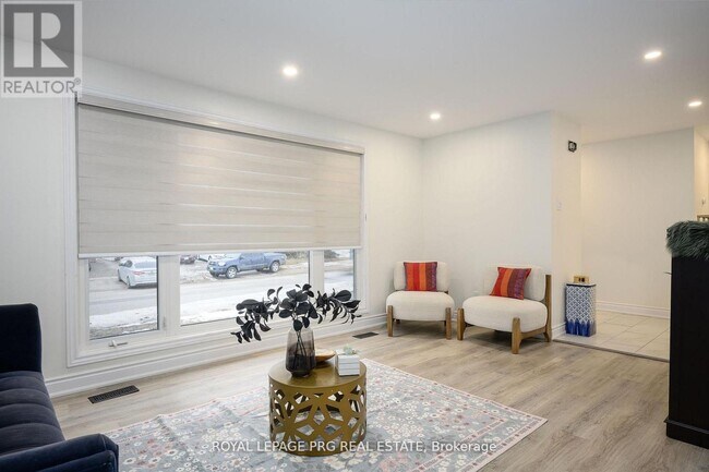 Photo - 263 Cook St