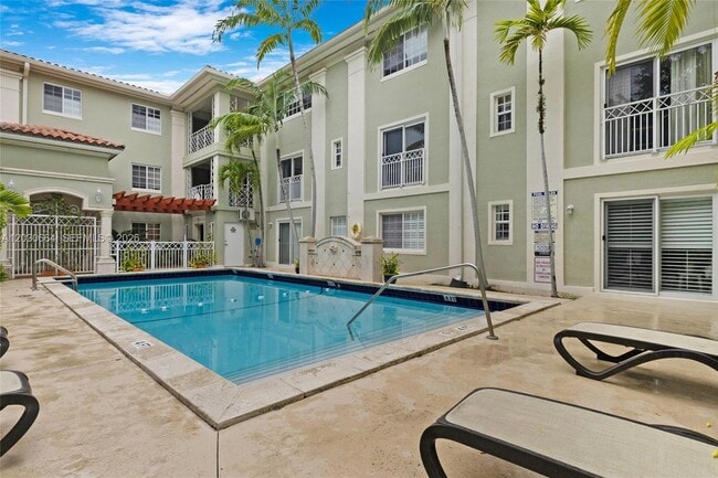 Building Photo - 45 Antilla Ave Unit 2K