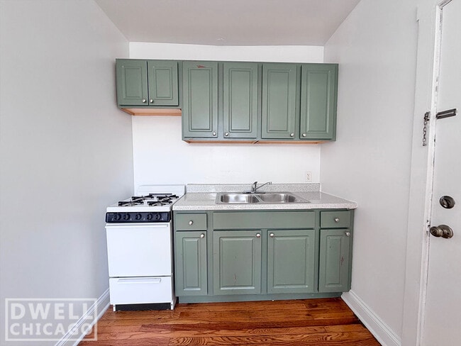 Building Photo - 2653 N Spaulding Ave Unit 3N