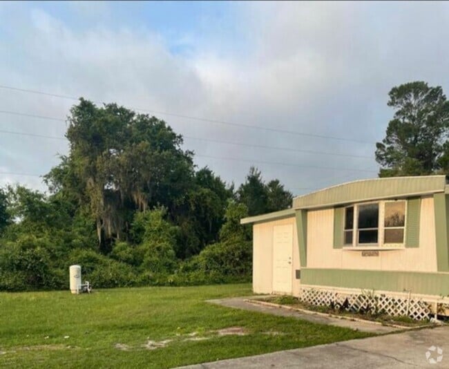 Building Photo - Open Floor Plan home on Private Spacious Lot