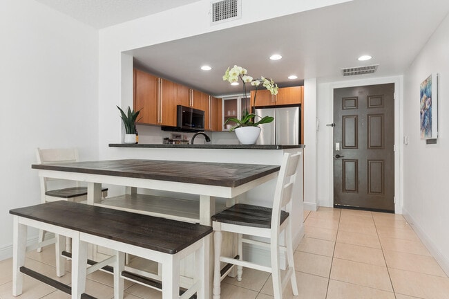 Photo - 610 Clematis St Unit 209