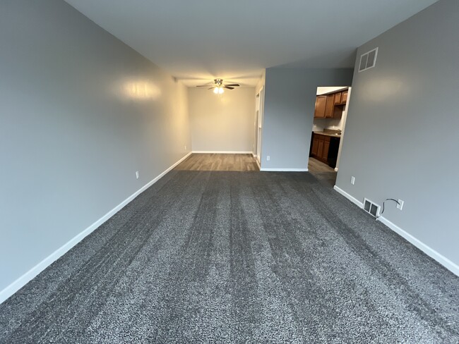 2RB, 1BA - 881SF - Living Room