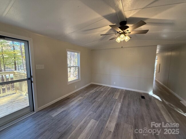 Photo - 161 Longbranch Rd