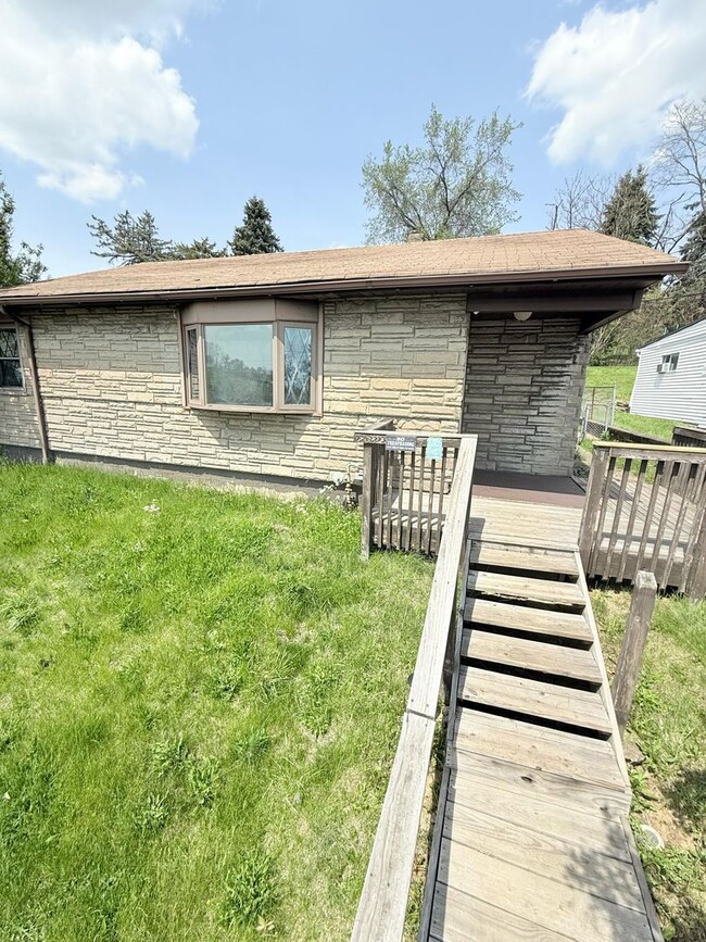 Updated 2BD 1BA house in McKeesport! - Updated 2BD 1BA house in McKeesport!