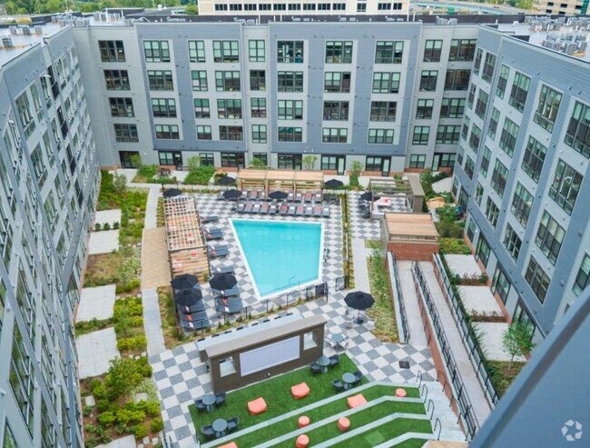 Central Courtyard - Pool and Lounge Area - The Pennant at North Crossing Rental