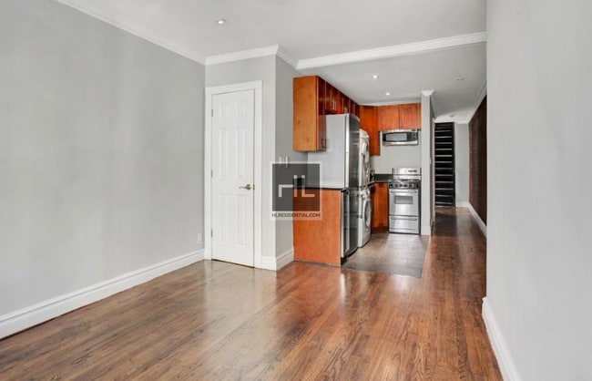 Photo - E 12TH ST. Unidad 7/PHE