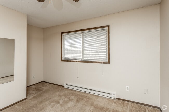 1BR, 1BA - 585 SF