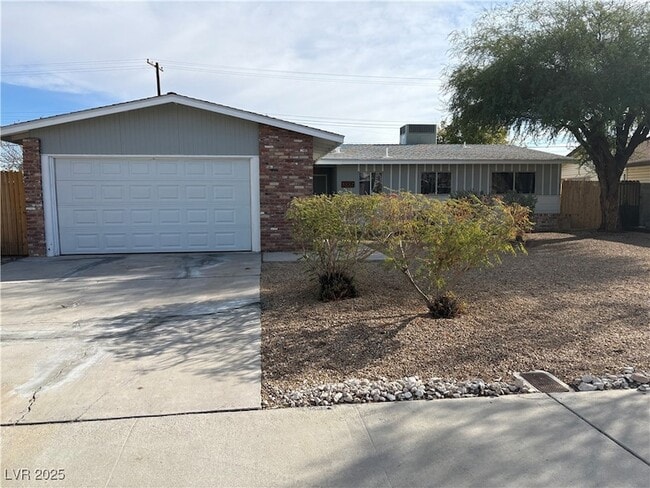 Photo - 2005 Fontenelle St