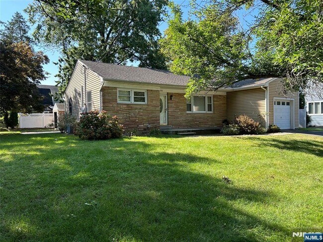 Photo - 10-11-11 Alexander Ave