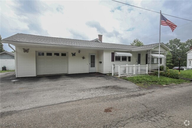 Building Photo - 734 Bond Ave Rental