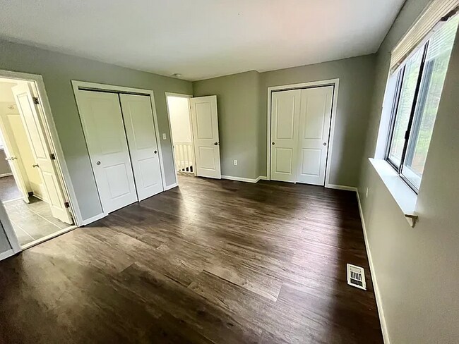 Photo - this beautiful 2 bedroom/1.5 bathroom townhouse apartment