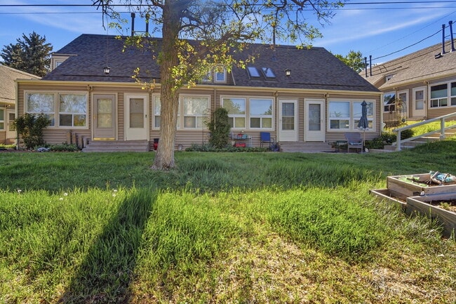 Building Photo - $1,540.95- 1 Bed, 1 Bath Lofted Apartment in Lakewood with Central AC! Unit 16