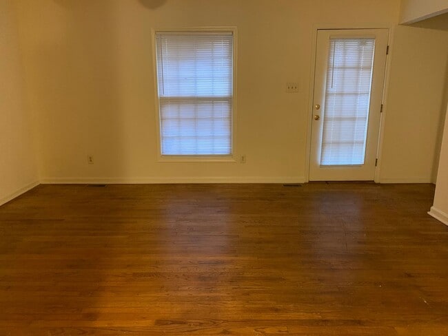 Photo - 562 Granite St