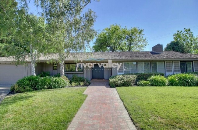 Building Photo - Elegant Fully Renovated 3/3 in Fair Oaks!