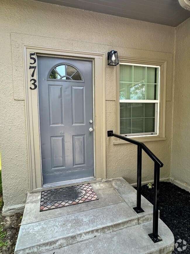 Building Photo - 573 N Minaret Ave Rental