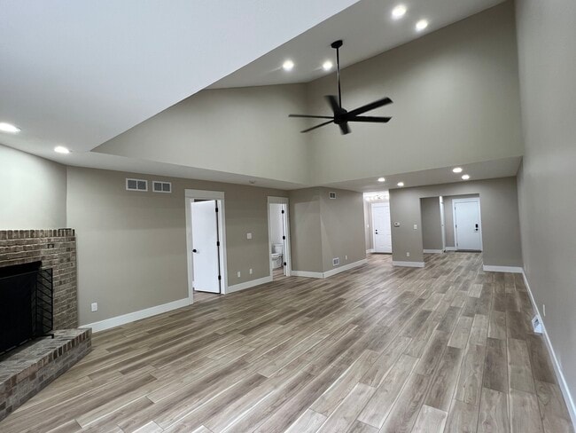 Photo - 109 Ravinia Dr