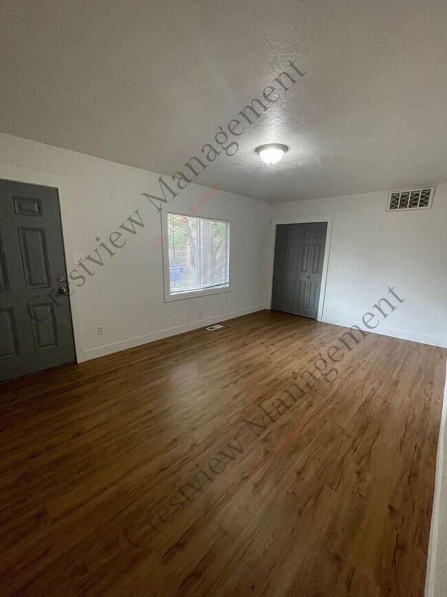 452 E Lambourne Ave Unidad A