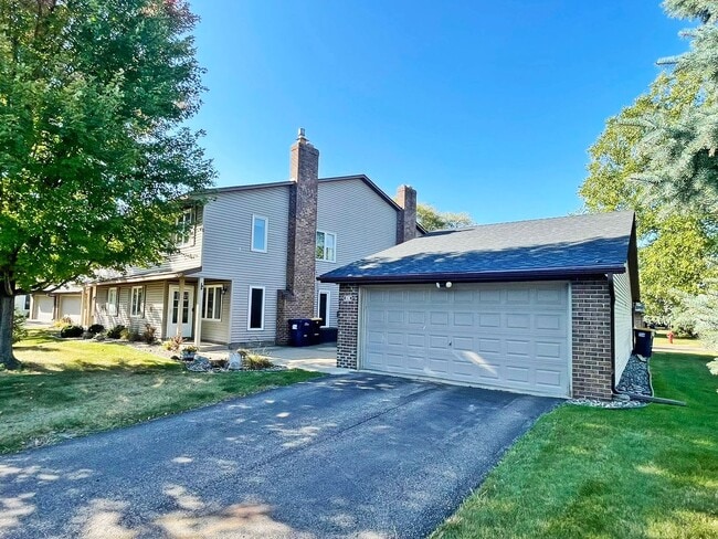 Building Photo - Newly Remodeled 3 Bedroom 2-Story Townhome...