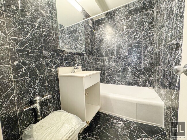 Photo - East 79th Street Unidad 2D