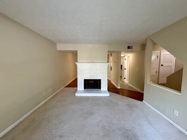 Photo - 666 Stratford Green Way