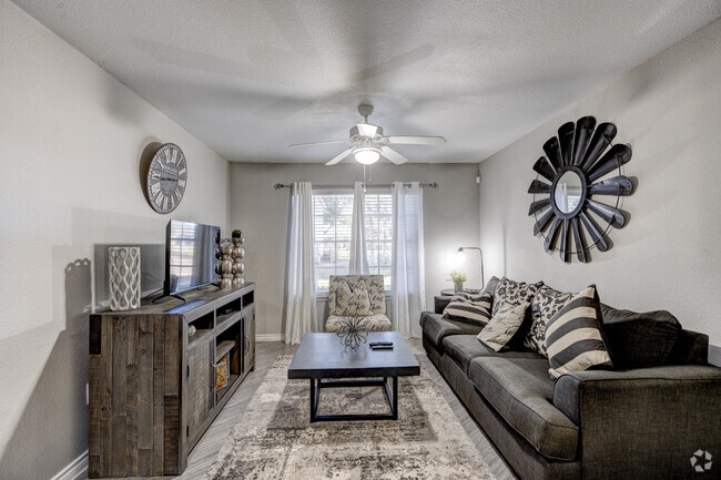 1BR, 1BA - 583SF - Stonecreek Apartments