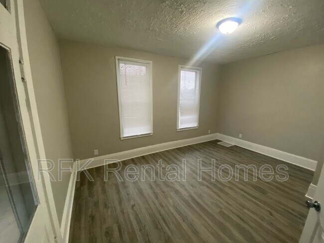 Photo - 108 N 6th St