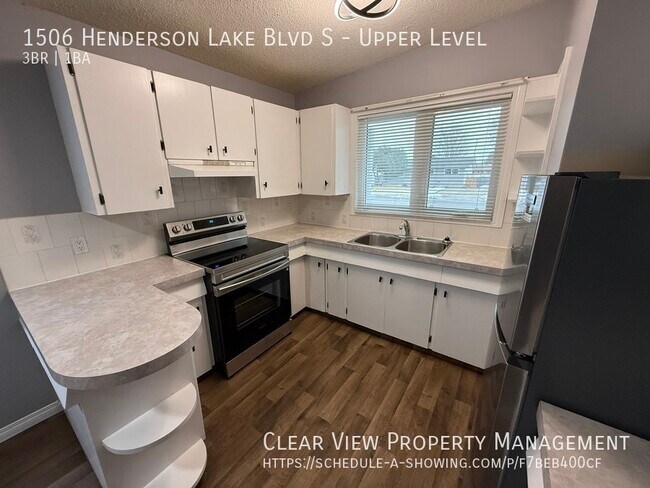 Photo - Centrally located 3 bedroom, 1 bathroom upper suite with UTILITES INCLUDED! Unit Upper Level