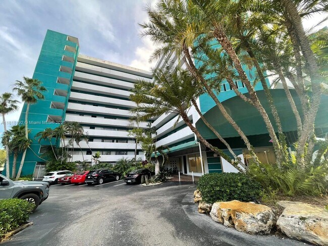 Building Photo - 1700 NW N River Dr Unit 701-701 Rental