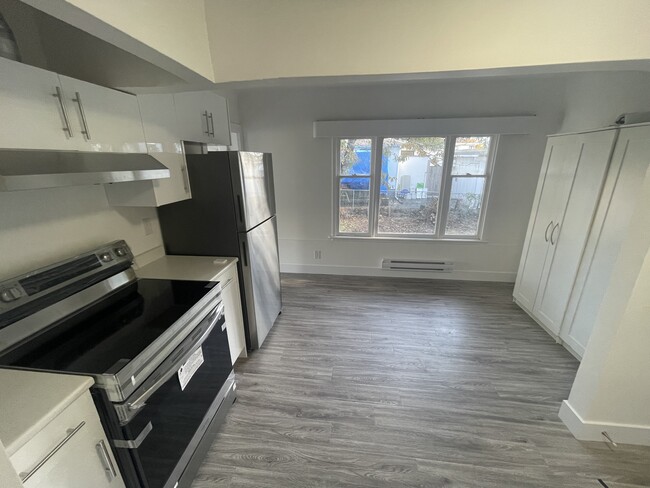 Photo - 45562 Kipp Ave