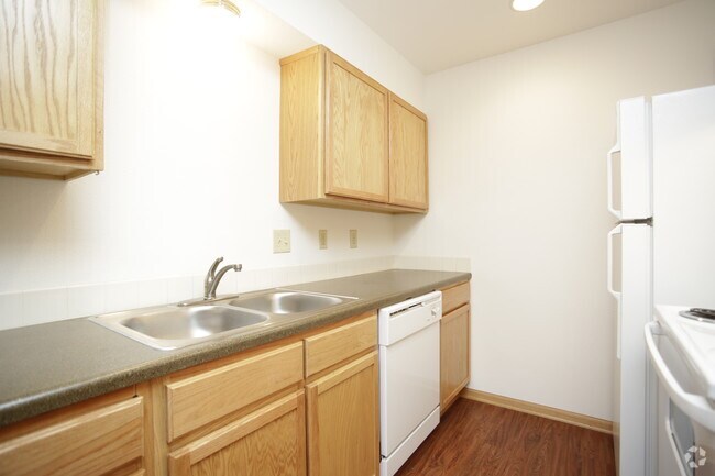 1BR, 1BA - 590 SF