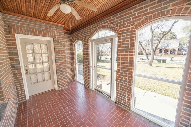 Photo - 3355 Lexington Rd