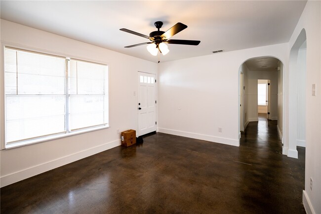 Photo - 4129 Barnes St