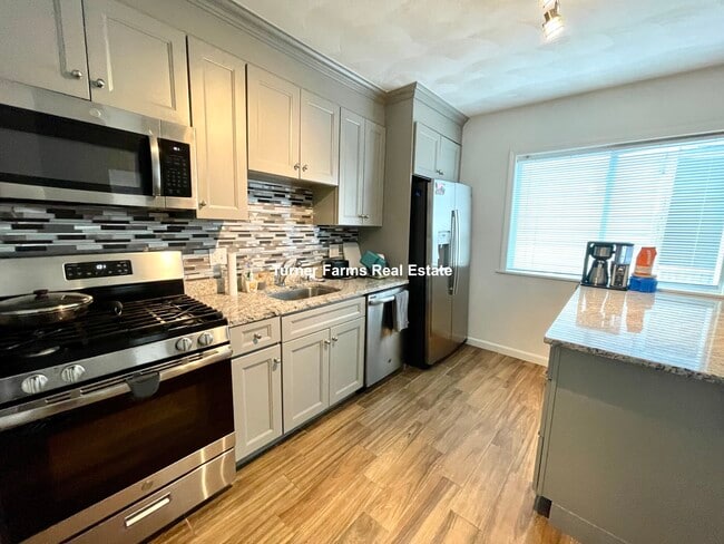 Building Photo - 48 Derby St Unit 1
