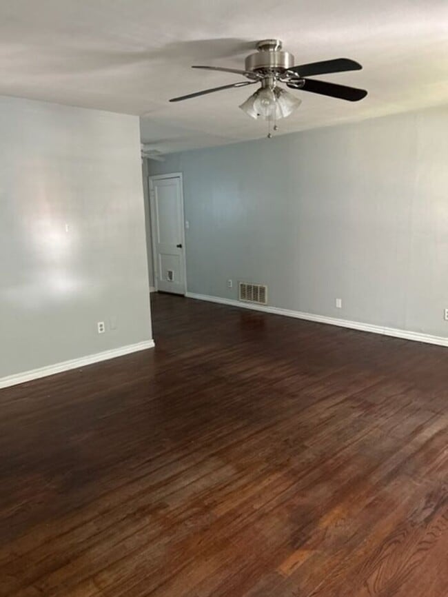 Photo - 2 Bedroom 1 bath Close to OU Campus