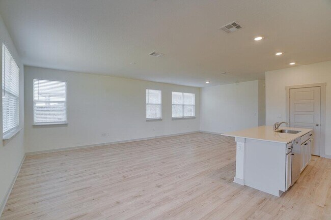 Photo - 14305 Mcarthur Dr