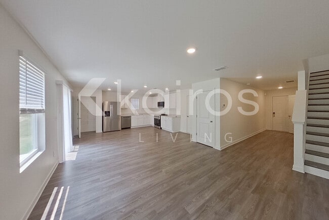 Photo - 140 George Oxford Dr