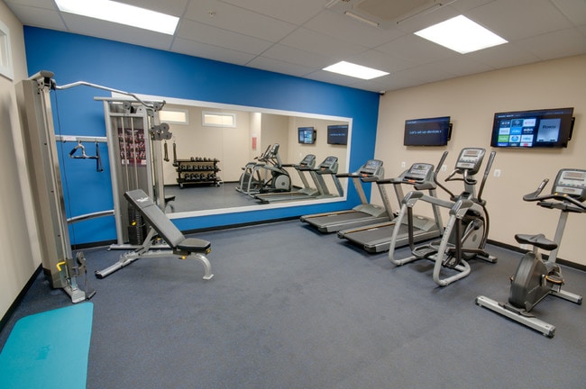 Gimnasio - The Promenade at Red Apple Town Center