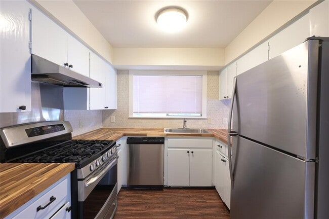 Photo - 2303 Western Trails Blvd