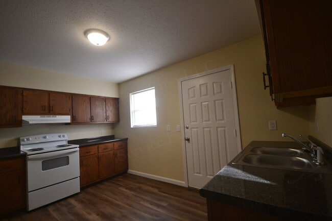 Building Photo - Pike Apartments Unit C