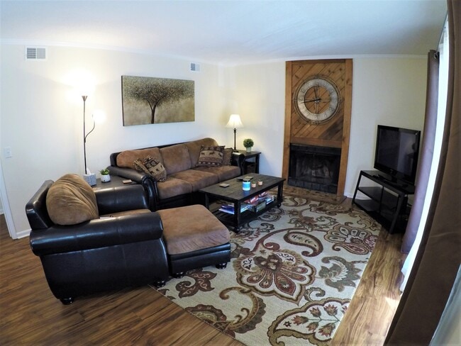 Photo - 17 Racquet Club Rd Unit 17
