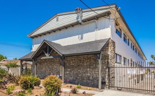 4461 Menlo Ave