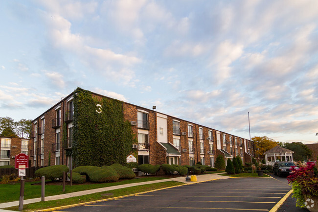 Building Photo - River's Landing Rental