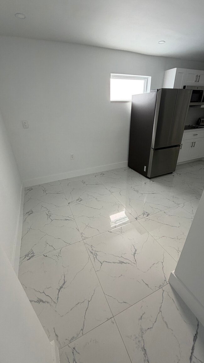 Photo - 560 SE 6th St