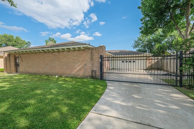 Building Photo - 12919 Westella Dr Rental