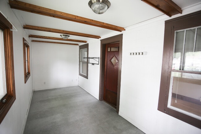 Photo - 210 Cross St Unidad Upper