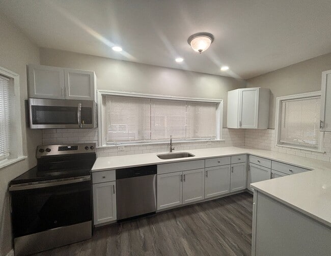 Building Photo - 177 - 501 Montgomery- Unit 1